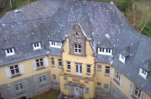 Lost Places – Die verlassene Luxus Villa – kleines Schloss voll eingerichtet