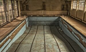 Lost Places – Die 6 Millionen Villa mit Pool und Dialyseklinik