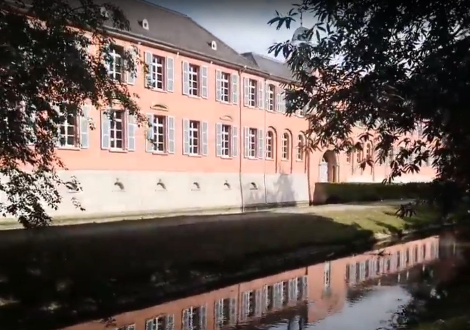 Schloss Kalkum - barockes Schloss in der Stadt Düsseldorf als Ausflugsziel