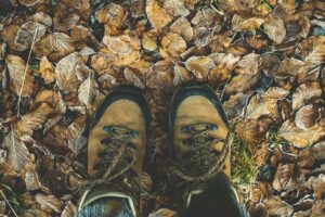 Wie bindet man Wanderschuhe richtig?