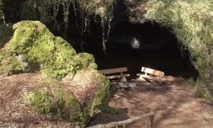 Die Genovevahöhle auf dem Hochstein in der Eifel